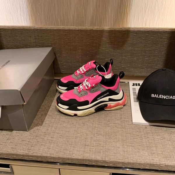 226designer to create casual and comfortable all-match sports shoes, travel shoes outsole non-slip design with original box delivery, Black
226designer to create casual and comfortable all-match sports shoes, travel shoes outsole non-slip design with original box delivery, Black