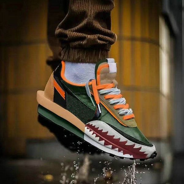 2020 new sacai x ldv waffle daybreak shark mouth mens running shoes cashew nuts trainers women outdoor sport sneakers des chaussures
2020 new sacai x ldv waffle daybreak shark mouth mens running shoes cashew nuts trainers women outdoor sport sneakers des chaussures