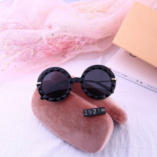 2020 new fashion brand design of round prince mirror polarized sunglasses uv400 driving street style glasses 2921, White;black 
2020 new fashion brand design of round prince mirror polarized sunglasses uv400 driving street style glasses 2921, White;black
