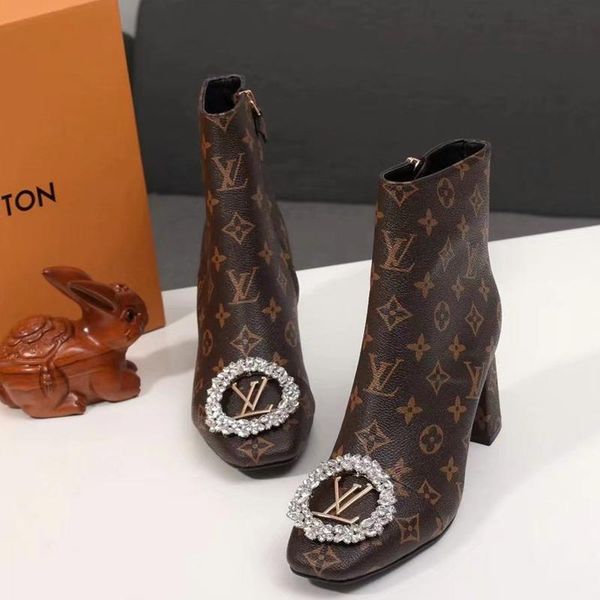 39 designer luxury women's casual fashion shoes, women's outdoor casual shoes, fast delivery, original box, Black
39 designer luxury women's casual fashion shoes, women's outdoor casual shoes, fast delivery, original box, Black