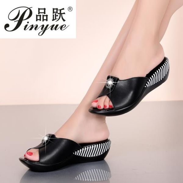 size 35--42 diamond slippers genuine leather slippers new fashion antiskid summer womens rhinestone sandals, Black
size 35--42 diamond slippers genuine leather slippers new fashion antiskid summer womens rhinestone sandals, Black