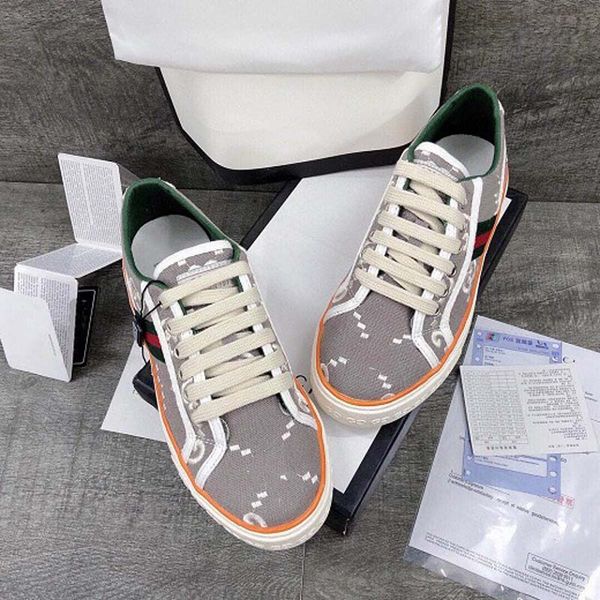 with box man woman sneaker casual shoes trainers high qualit sports shoe size:35-44 by shoe06 g1302, Black
with box man woman sneaker casual shoes trainers high qualit sports shoe size:35-44 by shoe06 g1302, Black