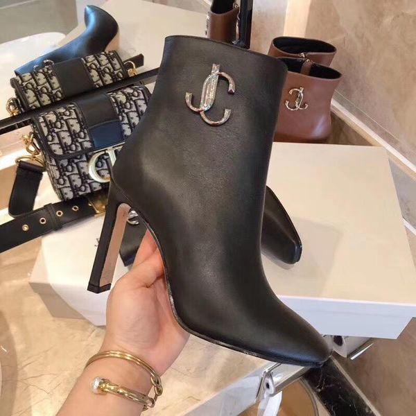 2020r autumn new square head ladies trend boots, leather zipper boots high heel leather outsole, original box delivery, size: 35-40
2020r autumn new square head ladies trend boots, leather zipper boots high heel leather outsole, original box delivery, size: 35-40