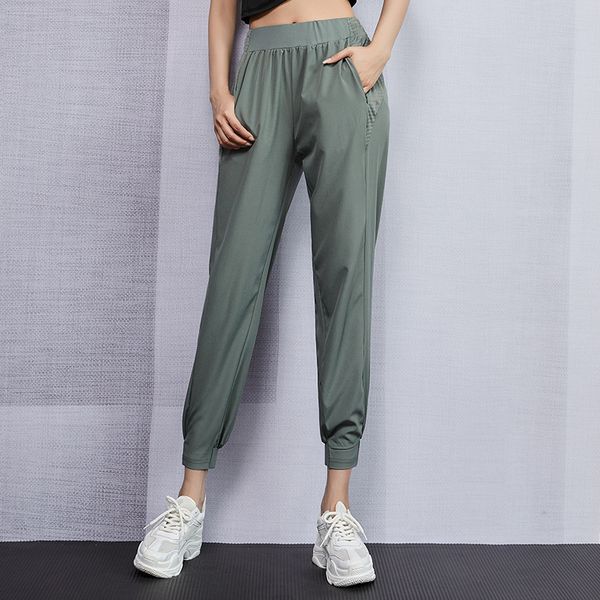 women's pants & capris 2021 naked-feel fabric workout sport joggers women waist drawstring fitness running sweatpants with two side poc, Black;white
women's pants & capris 2021 naked-feel fabric workout sport joggers women waist drawstring fitness running sweatpants with two side poc, Black;white