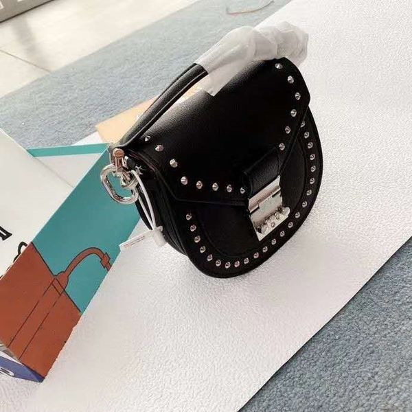 hip ysiykiy new sell shoulder messenger clutches bag casual designer luxury handbags women bags mini rivet bag with box
hip ysiykiy new sell shoulder messenger clutches bag casual designer luxury handbags women bags mini rivet bag with box