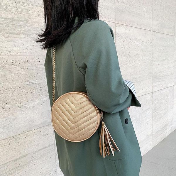 fashion women's chain lightweight messenger bag shoulder bag tassel small round pack lady versatile funny bags black white/e
fashion women's chain lightweight messenger bag shoulder bag tassel small round pack lady versatile funny bags black white/e