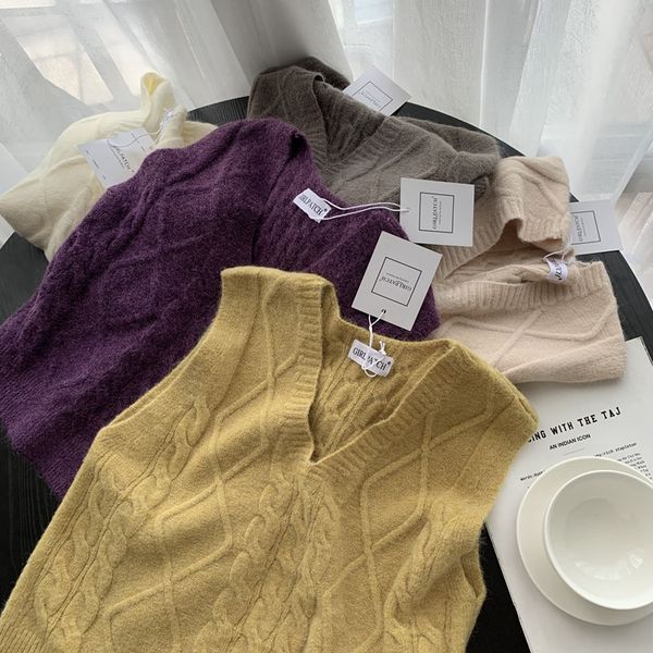 2020 women fashion twist knit vest autumn and winter fur sweaters women knit sleeveless sweaters, White;black
2020 women fashion twist knit vest autumn and winter fur sweaters women knit sleeveless sweaters, White;black