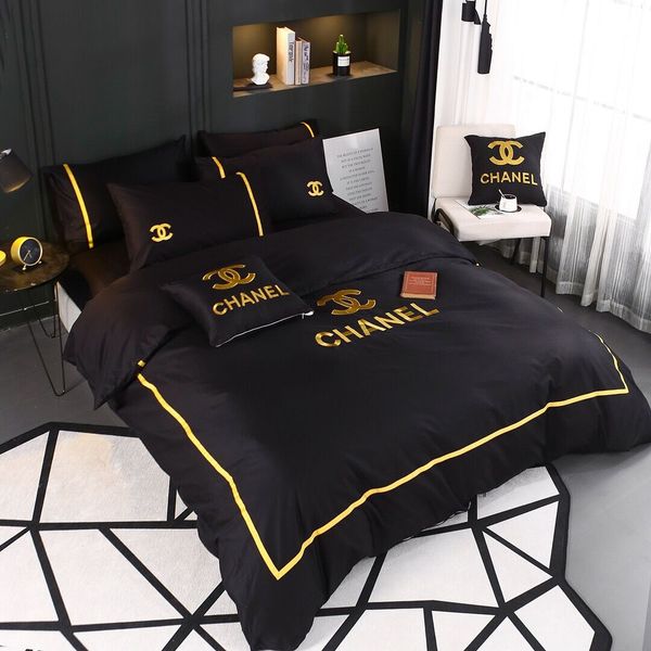 2020 c c designer bed comforters sets king size black gold designer pillow cases bed sheets luxury fashion designer bedding sets
2020 c c designer bed comforters sets king size black gold designer pillow cases bed sheets luxury fashion designer bedding sets
