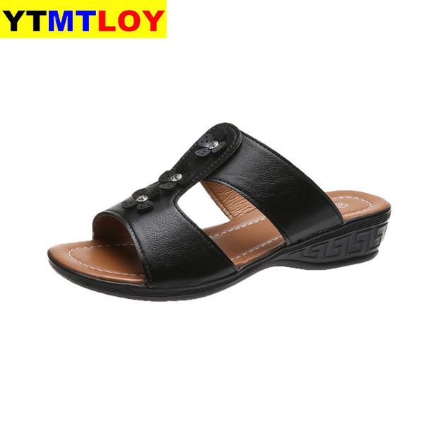 slippers new flat middle-aged women sandals fashion wear soft-soled skidless slippers summer size 35-41, Black
slippers new flat middle-aged women sandals fashion wear soft-soled skidless slippers summer size 35-41, Black