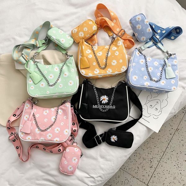 new all-match fairy chain square western chain women's new 2020 small wrinkled chrysanthemum bag oblique small square bag, White
new all-match fairy chain square western chain women's new 2020 small wrinkled chrysanthemum bag oblique small square bag, White