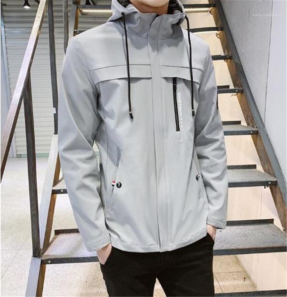 длинные рукава с капюшоном outwear stand collar mens куртки весна осень щитовые знак сплошной цвет мужские пальто конструктора lightweight, Black;brown
длинные рукава с капюшоном outwear stand collar mens куртки весна осень щитовые знак сплошной цвет мужские пальто конструктора lightweight, Black;brown