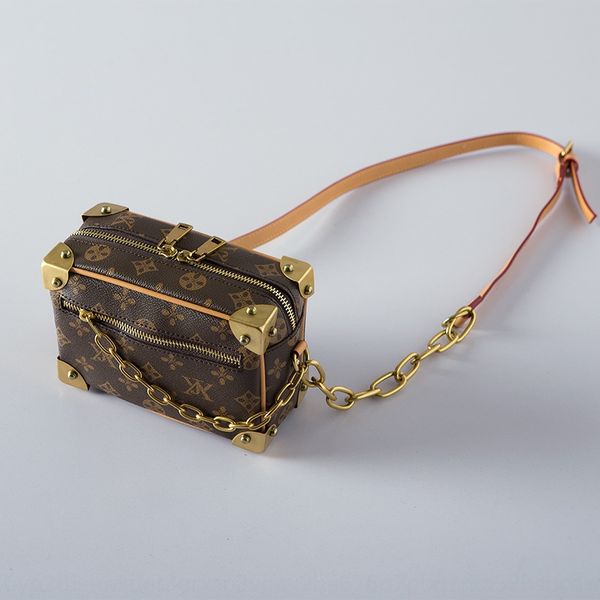 chain shoulder crossbody box small square mobile phone small square box bag fashionable horizontal mobile phone bag, White
chain shoulder crossbody box small square mobile phone small square box bag fashionable horizontal mobile phone bag, White