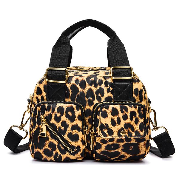 luxury handbags women bags designer fmale shoulder bag crossbody bag for womens woman casual bolsa feminina
luxury handbags women bags designer fmale shoulder bag crossbody bag for womens woman casual bolsa feminina