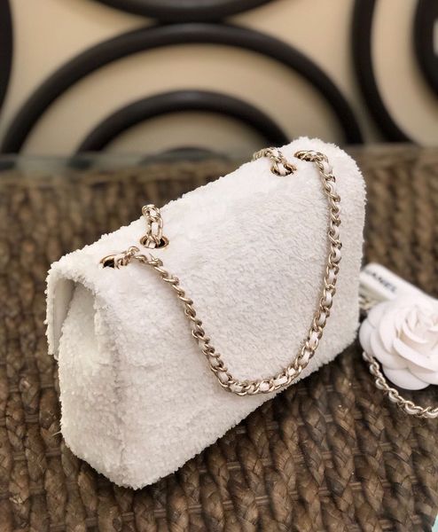 classic lady crossbody bag 7a high-end custom quality single shoulder bag fashion style gold metal accessories with long shoulder strap
classic lady crossbody bag 7a high-end custom quality single shoulder bag fashion style gold metal accessories with long shoulder strap
