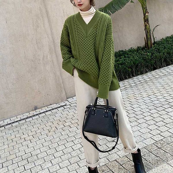 2020 winter new avocado green v-neck retro twist large thick sweater women cross-border knit top, White;black
2020 winter new avocado green v-neck retro twist large thick sweater women cross-border knit top, White;black