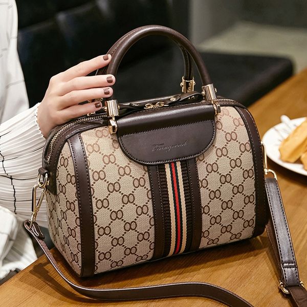 shoulder postman package postman packagewomen 2020 new messenger fashion shoulder bag hand bag
shoulder postman package postman packagewomen 2020 new messenger fashion shoulder bag hand bag