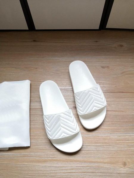 2020ss mens womens pool flat leather slippers black quilted slide sandals outdoor beach flip flops
2020ss mens womens pool flat leather slippers black quilted slide sandals outdoor beach flip flops