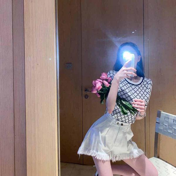 2020 mermaid front and back wear black and white corrugated t-shirt half sleeve slim knit coat t-shirt top
2020 mermaid front and back wear black and white corrugated t-shirt half sleeve slim knit coat t-shirt top