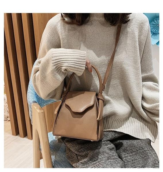 2020 new shoulder bag women's casual fashion korean version of the retro trapezoidal three-dimensional pillow bag
2020 new shoulder bag women's casual fashion korean version of the retro trapezoidal three-dimensional pillow bag