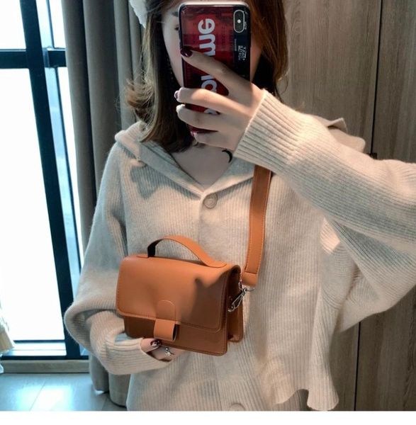 2020 new shoulder bag women's casual fashion korean version of the portable belt buckle small square bag ladies
2020 new shoulder bag women's casual fashion korean version of the portable belt buckle small square bag ladies