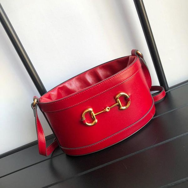 luxury crossbody womens handbags 1955 horsebit bucket bags saddle bag shoulder handbag fashion tripler size 22cmx26cm
luxury crossbody womens handbags 1955 horsebit bucket bags saddle bag shoulder handbag fashion tripler size 22cmx26cm