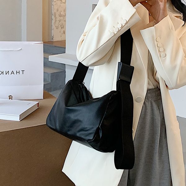 cross body french design fashion underarm bag handbag & elegant shoulder messenger width 34cm height 17cm thickness 14cm
cross body french design fashion underarm bag handbag & elegant shoulder messenger width 34cm height 17cm thickness 14cm