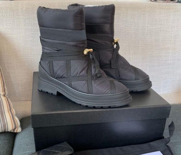 2020 designer luxury autumn and winter new ladies boots plus velvet snow boots sole logo can be switched with studs non-slip size 35-40, Black
2020 designer luxury autumn and winter new ladies boots plus velvet snow boots sole logo can be switched with studs non-slip size 35-40, Black