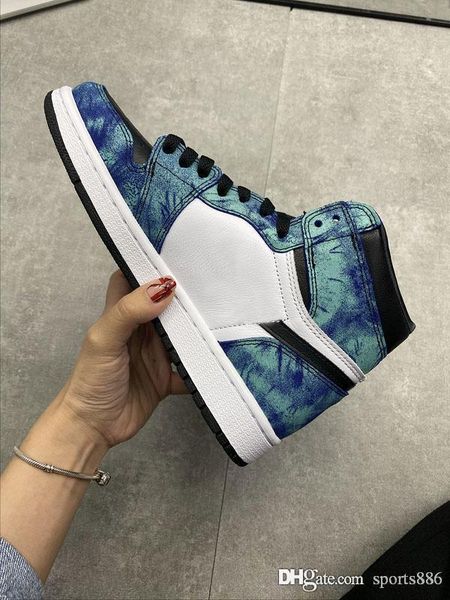 neweest air aauthentic 1 high og retro wmns tie-dye basketball shoes aurora green woman man sports sneakers cd0461-100 with box
neweest air aauthentic 1 high og retro wmns tie-dye basketball shoes aurora green woman man sports sneakers cd0461-100 with box