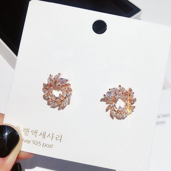 exquisite cz crystal leaves stud earrings rose gold color cubic zircon stone earrings for women gift jewelry, Golden;silver
exquisite cz crystal leaves stud earrings rose gold color cubic zircon stone earrings for women gift jewelry, Golden;silver