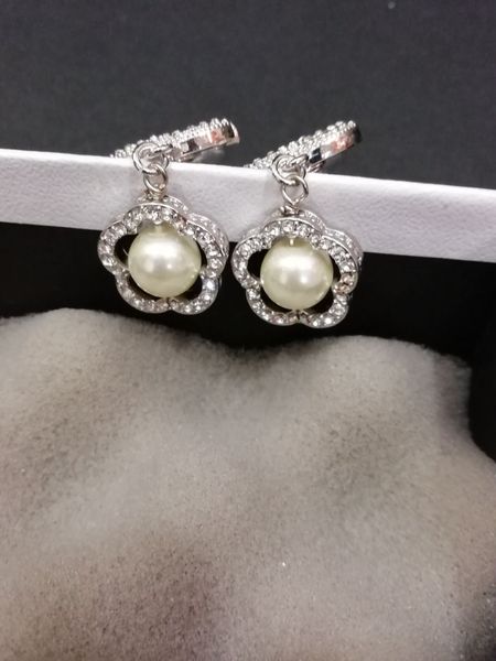 fashion drop pearl earrings crystal flower earrings for women wedding accessories jewelry earrings with flannel bags for gift, Silver
fashion drop pearl earrings crystal flower earrings for women wedding accessories jewelry earrings with flannel bags for gift, Silver
