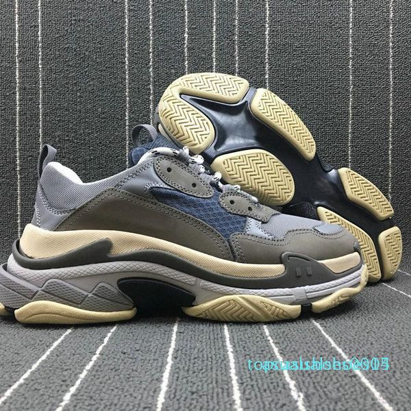 black martin kanye triple s casual shoes men green sneaker women leather casual low lace-up casual flat shoes platform clear sole c14 
black martin kanye triple s casual shoes men green sneaker women leather casual low lace-up casual flat shoes platform clear sole c14