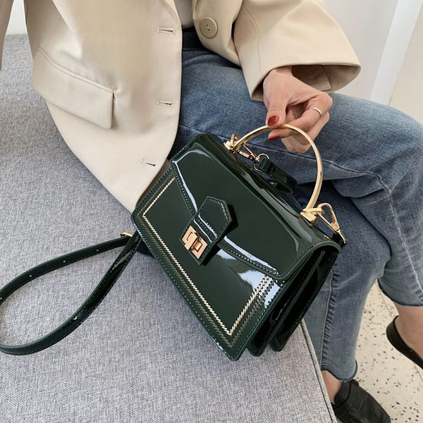 лакированная кожа цепи дизайн crossbody сумки женщины малый цепи сумки малый мешок руки дамы дизайнер вечерние сумки с ручкой
лакированная кожа цепи дизайн crossbody сумки женщины малый цепи сумки малый мешок руки дамы дизайнер вечерние сумки с ручкой