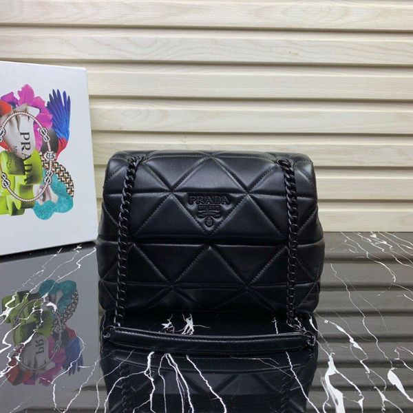 2020b designer ladies luxury shoulder bags handmade luxury shoulder bags made of materials for fast delivery within 10 days, Red;black
2020b designer ladies luxury shoulder bags handmade luxury shoulder bags made of materials for fast delivery within 10 days, Red;black