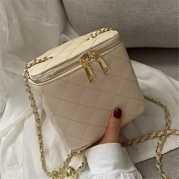 new fashion chain small square bags elegant ladies shoulder bags diamond lattice crossbody bag women's shoulder messenger
new fashion chain small square bags elegant ladies shoulder bags diamond lattice crossbody bag women's shoulder messenger