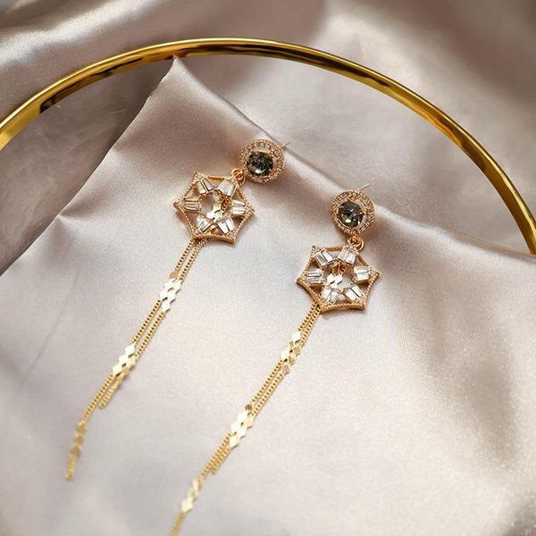 2019 new arrival crystal vintage geometric women dangle earrings korea new simple long tassel crystal hollow earrings, Silver
2019 new arrival crystal vintage geometric women dangle earrings korea new simple long tassel crystal hollow earrings, Silver
