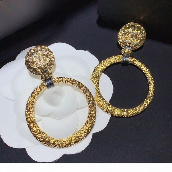 лучший износ продажи личности кожи круглый узор модельер серьги роскошь дизайнер ювелирных женщин серьги, Golden
лучший износ продажи личности кожи круглый узор модельер серьги роскошь дизайнер ювелирных женщин серьги, Golden