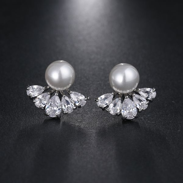 fashion elegant women imitation pearl stud earrings with cubic zircon shining studs ear jewelry brincos ae457, Golden;silver
fashion elegant women imitation pearl stud earrings with cubic zircon shining studs ear jewelry brincos ae457, Golden;silver