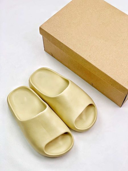 2020 new designer shoes breathable lightweight slippers beach sandals men and women couple slippers sneakers 36-45
2020 new designer shoes breathable lightweight slippers beach sandals men and women couple slippers sneakers 36-45