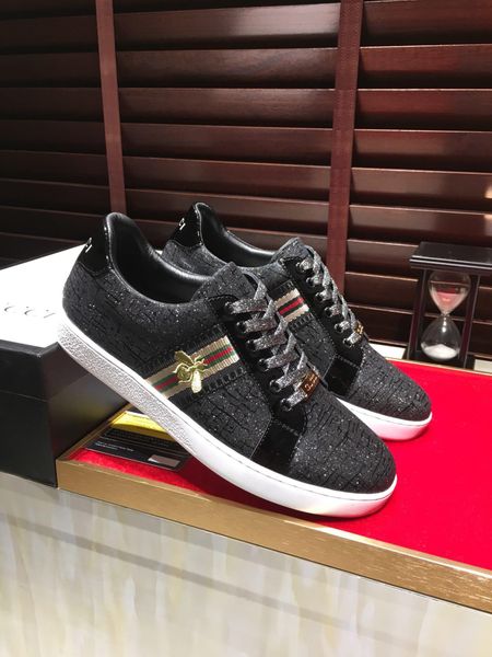 2019d spring and summer new men's casual shoes, sports wild leather low-shoes, original packaging shoe box delivery 38-44, Black
2019d spring and summer new men's casual shoes, sports wild leather low-shoes, original packaging shoe box delivery 38-44, Black