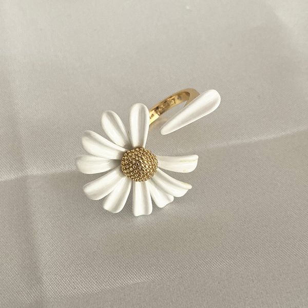2020 popular fashion textured daisy flower ring niche design ks jewelry european and american style ring female ins fashion ho, Silver
2020 popular fashion textured daisy flower ring niche design ks jewelry european and american style ring female ins fashion ho, Silver