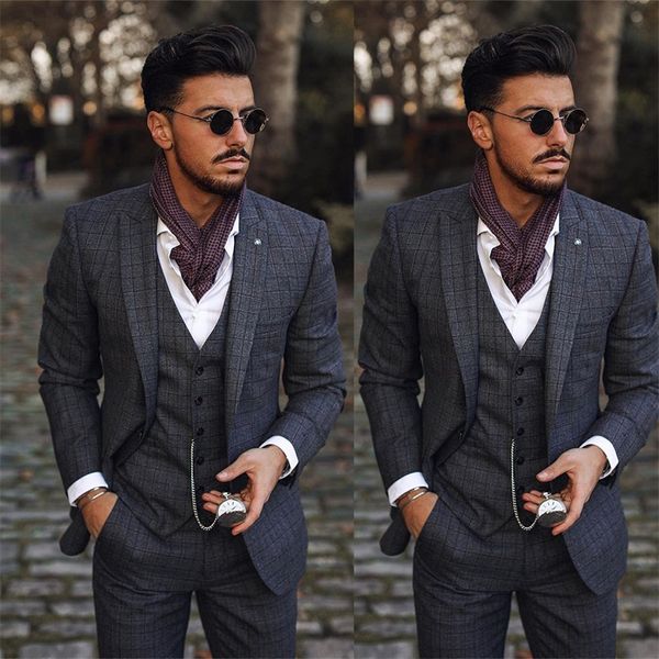 2020 british gentleman mens suits 3 piece (coat+vest+pants) peaked lapel plaid leisure business single-breasted suit sale, White;black
2020 british gentleman mens suits 3 piece (coat+vest+pants) peaked lapel plaid leisure business single-breasted suit sale, White;black