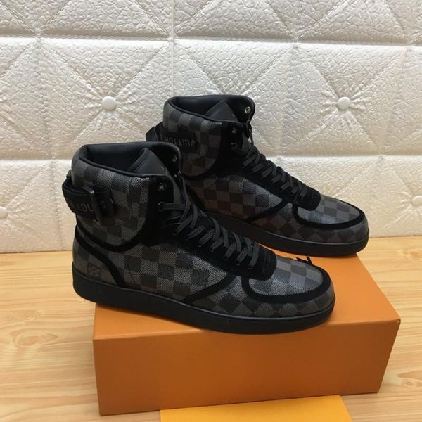 043 high-quality men's designer casual sports shoes trendy brand outdoor casual shoes, fast delivery in the original box, Black
043 high-quality men's designer casual sports shoes trendy brand outdoor casual shoes, fast delivery in the original box, Black