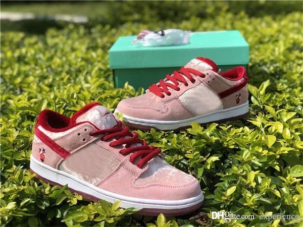2020 authentic sb dunk low strangelove skateboards valentine's day pink red white ct2552-800 men women running shoes sports snea
2020 authentic sb dunk low strangelove skateboards valentine's day pink red white ct2552-800 men women running shoes sports snea