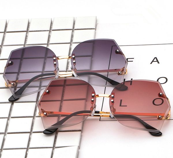 2020 european and american trend new metal rimless designer ladies sunglasses,luxury trendy women sunglasses, fashion women sunglasses, White;black
2020 european and american trend new metal rimless designer ladies sunglasses,luxury trendy women sunglasses, fashion women sunglasses, White;black