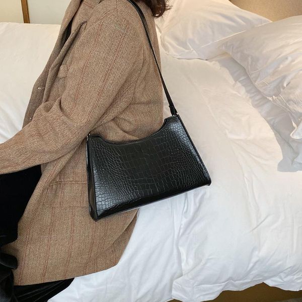 women handbag retro alligator subaxillary bag vintage small triangle handbag leather retro shoulder bag solid color tote #35
women handbag retro alligator subaxillary bag vintage small triangle handbag leather retro shoulder bag solid color tote #35