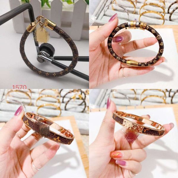 2020 new four-leaf clover bracelet designer letter classic bracelet fashion trend bracelet holiday gift ing, Golden;silver
2020 new four-leaf clover bracelet designer letter classic bracelet fashion trend bracelet holiday gift ing, Golden;silver