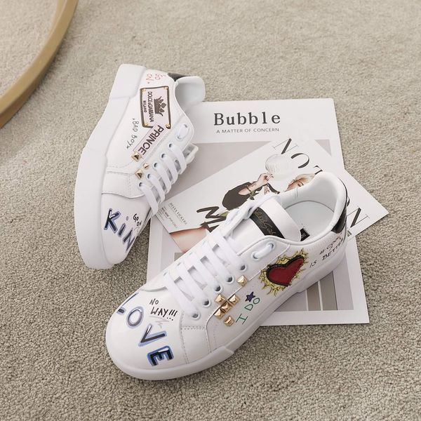 h2020 new embroidered graffiti leather casual shoes outdoor men and women sports shoes fashion wild couple shoes, size 35-451, Black
h2020 new embroidered graffiti leather casual shoes outdoor men and women sports shoes fashion wild couple shoes, size 35-451, Black