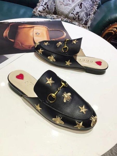 2019 Top Quality Letter embroidery Bee Metal Buckle flip flop shoes Velvet leather Woman Casual Slippers Shoes 35-42 With Box
2019 Top Quality Letter embroidery Bee Metal Buckle flip flop shoes Velvet leather Woman Casual Slippers Shoes 35-42 With Box