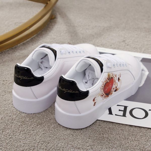 2020p new embroidered graffiti leather casual shoes outdoor men and women sports shoes fashion wild couple shoes, size 35-45, Black
2020p new embroidered graffiti leather casual shoes outdoor men and women sports shoes fashion wild couple shoes, size 35-45, Black