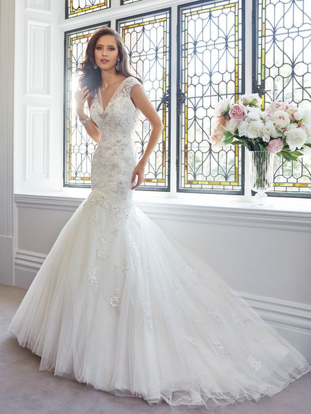 deep v small tailed long wedding dress off white fishtail lace bridal dress embroidered nail beads slim wedding dress
deep v small tailed long wedding dress off white fishtail lace bridal dress embroidered nail beads slim wedding dress